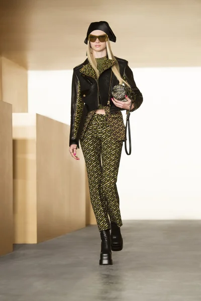 Look 17